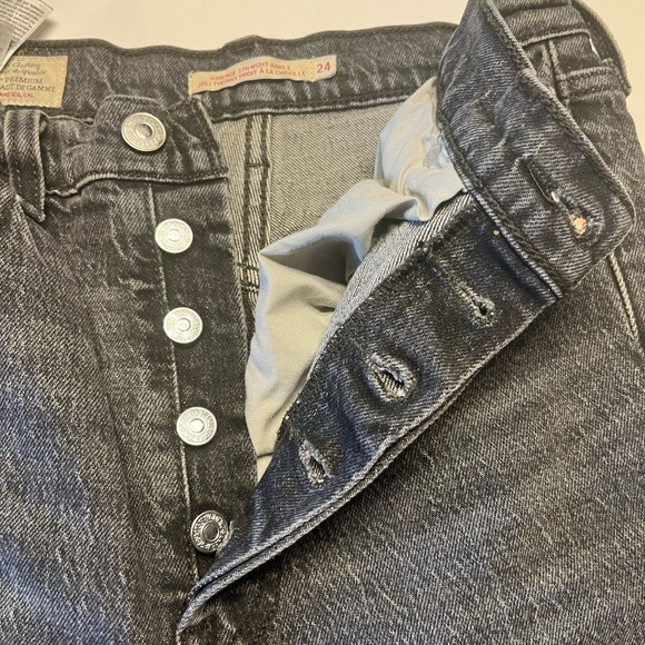 Levi’s jeans! Style “rib cage straight ankle”. Size 24 and 36 inches long. - Picture 3 of 6